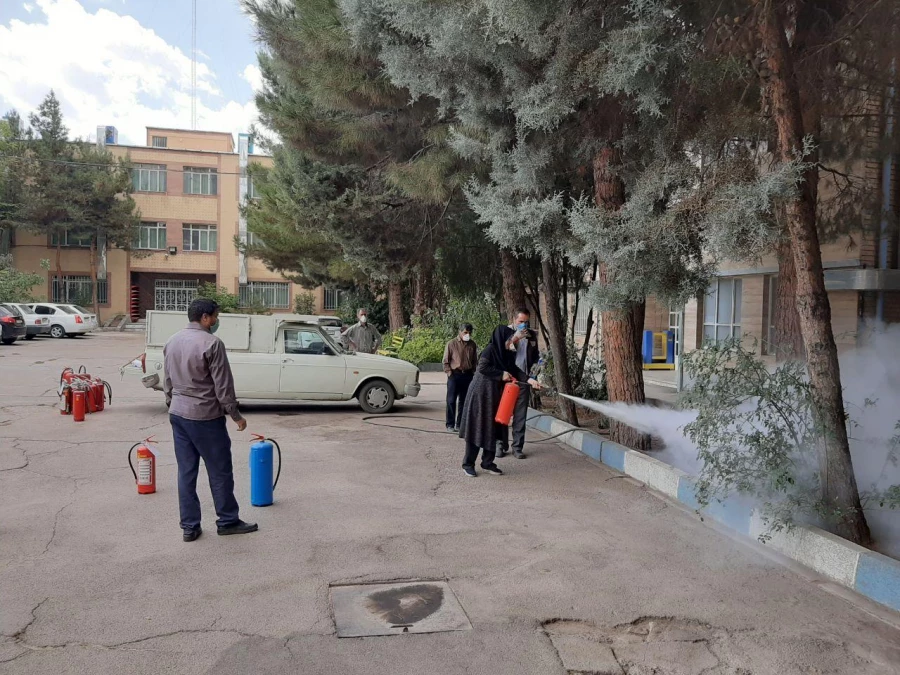 برگزاری کلاس آموزشی آتش نشانی در پردیس شهید باهنر همدان